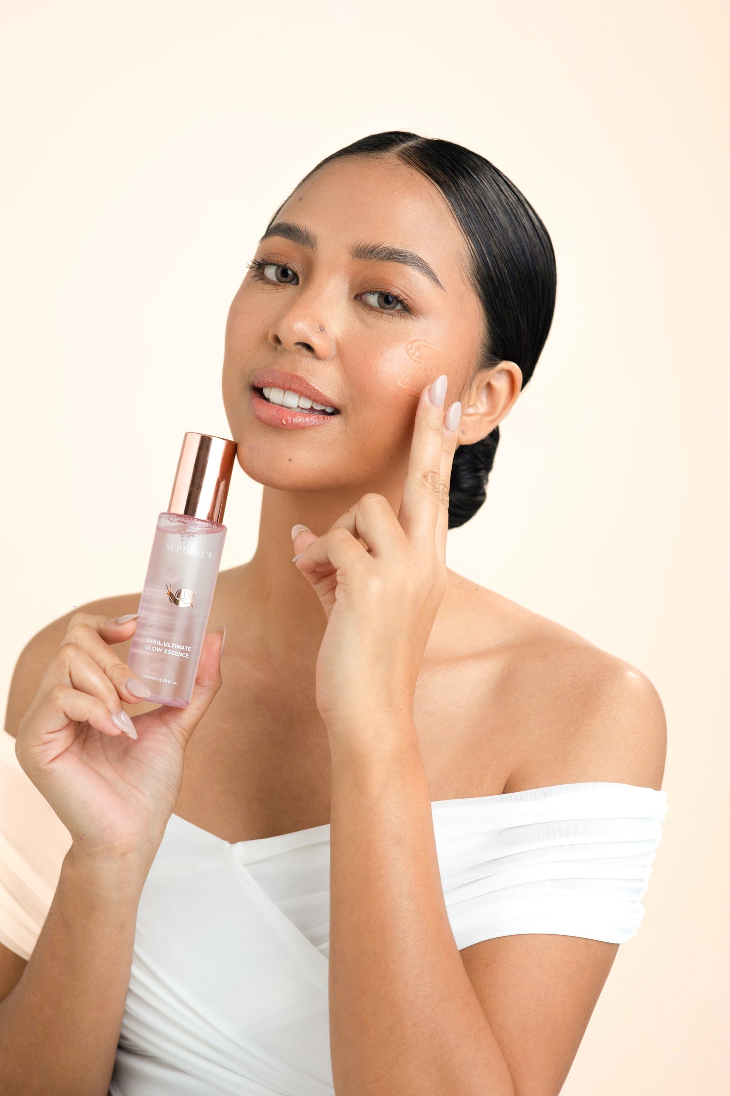 Snail Ultimate Glow Essence – Hydrating & Brightening